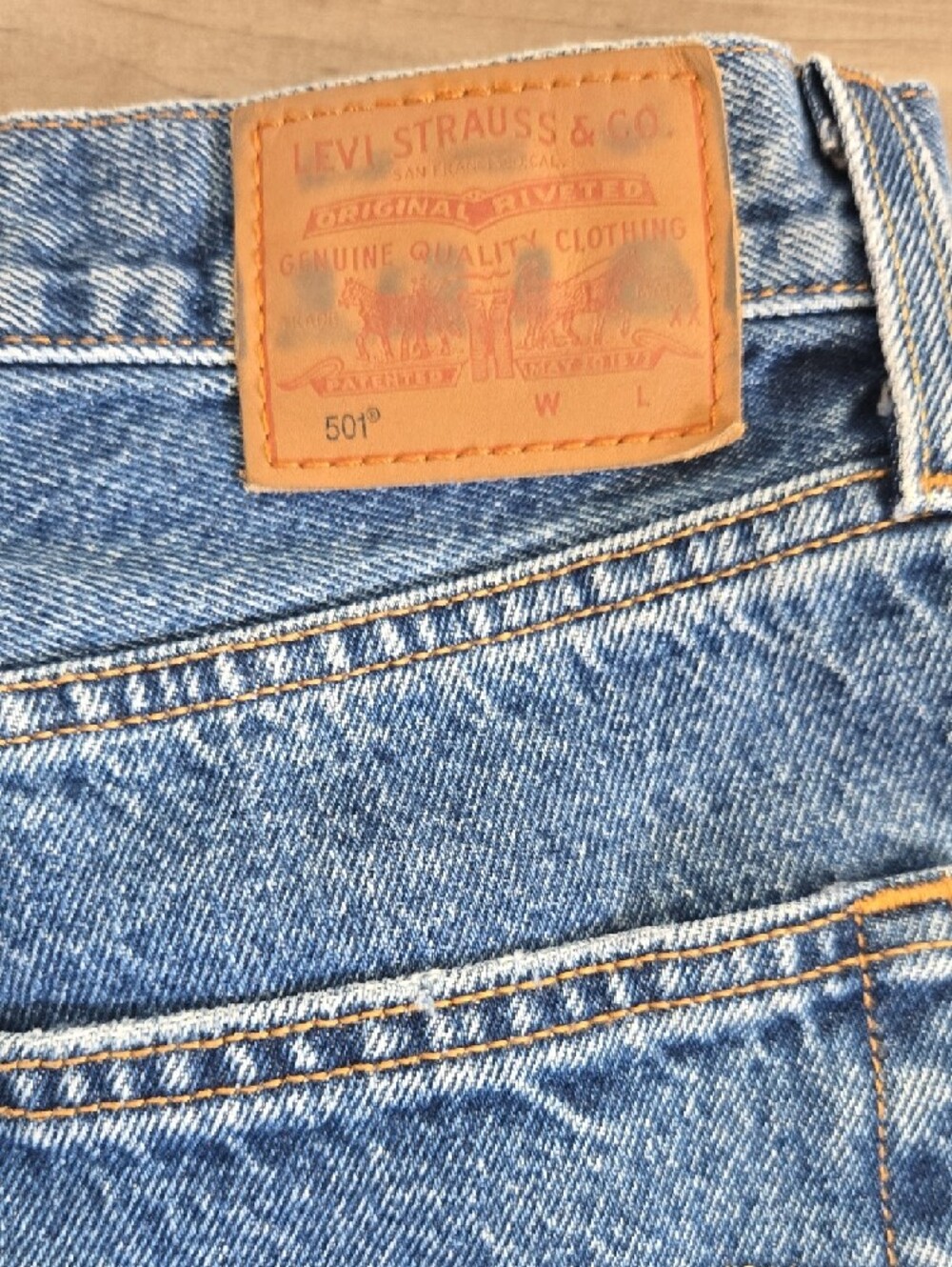 Levis Bermuda Cut Off Destructed Shorts - Picture 6 of 8